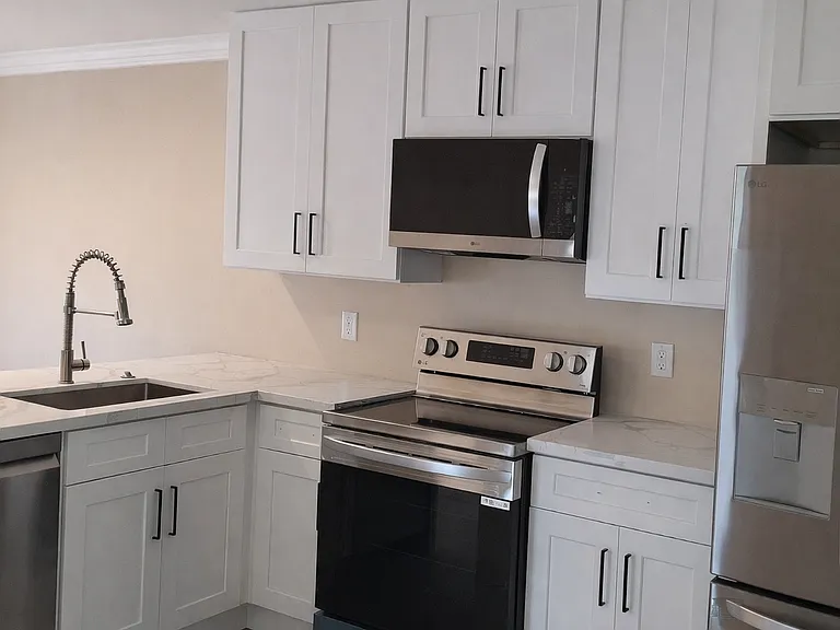 5862 Madra Ave #1 — Photo 2