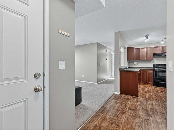 5th image of 8 N Bayside Pl #302