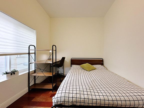 3rd image of 1551 Larkin St Room 8