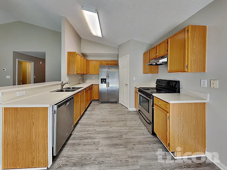 115 Markham Dr — Photo 7