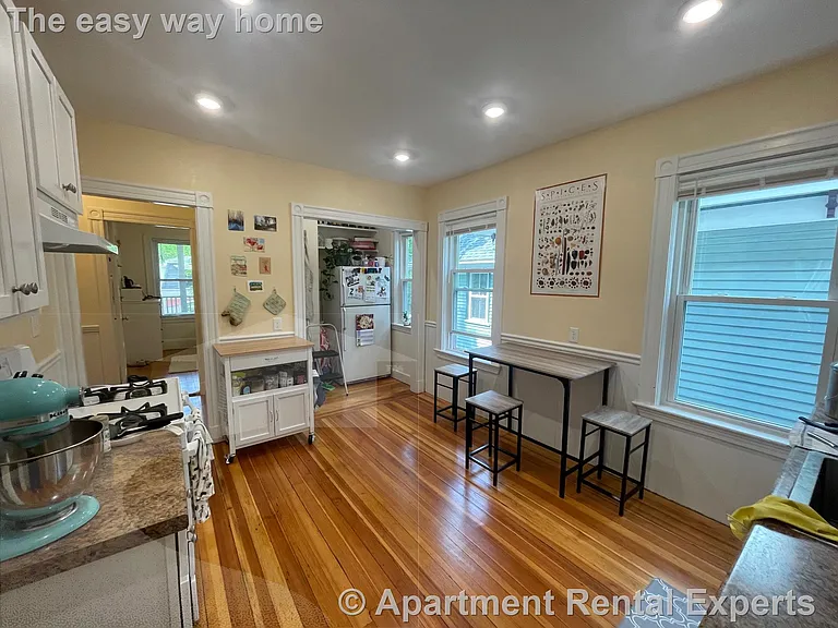 10 Chandler St — Photo 2