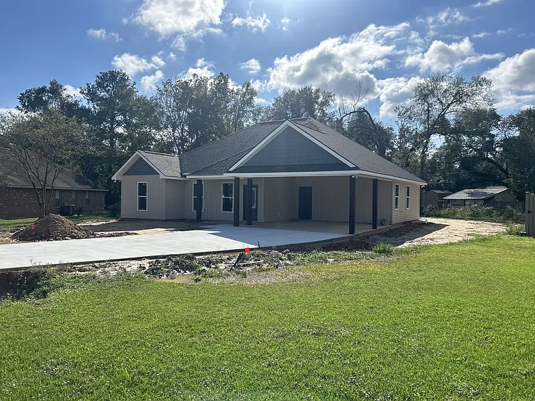 332 Silverstone Cir — Photo 3