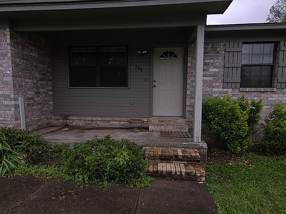 2nd image of 604 Twin Oak Dr
