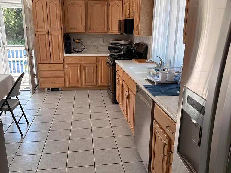 704 Dow Ave — Photo 3