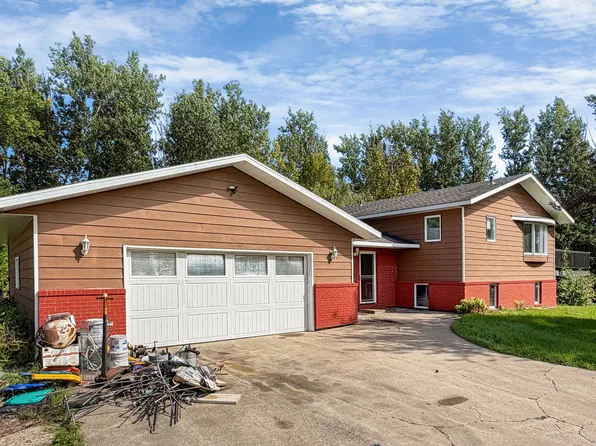 1005 Columbia Cir NE, Grand Forks, ND 58201