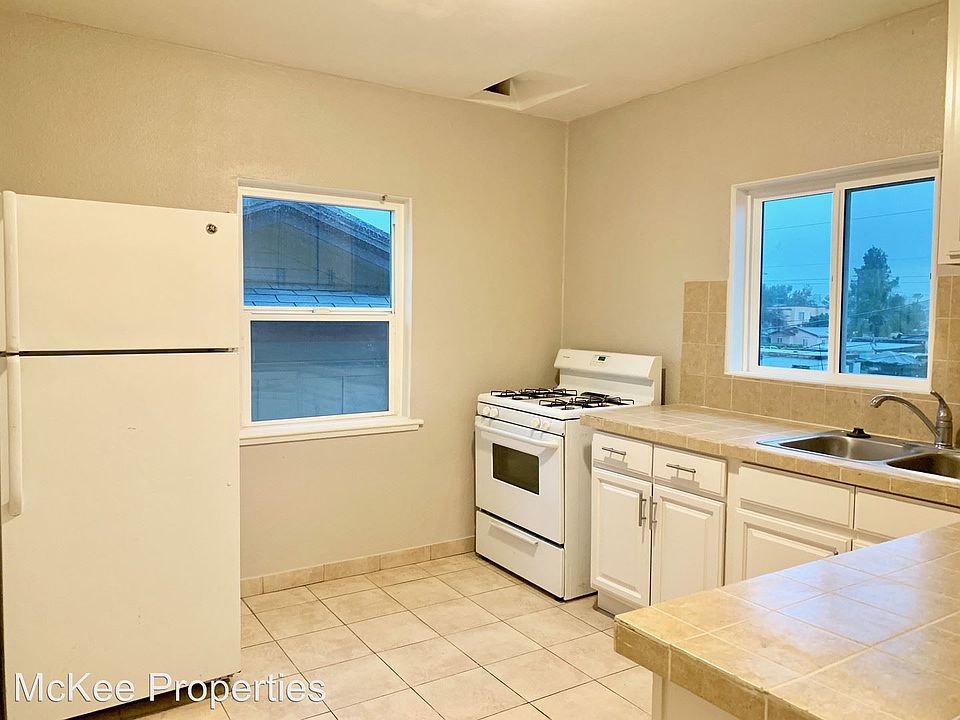 1st image of 4175 Euclid Ave #4175