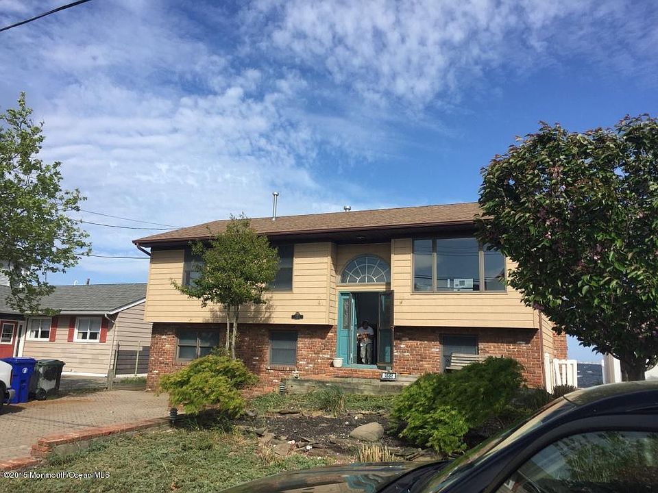 2nd image of 555 Bayview Dr