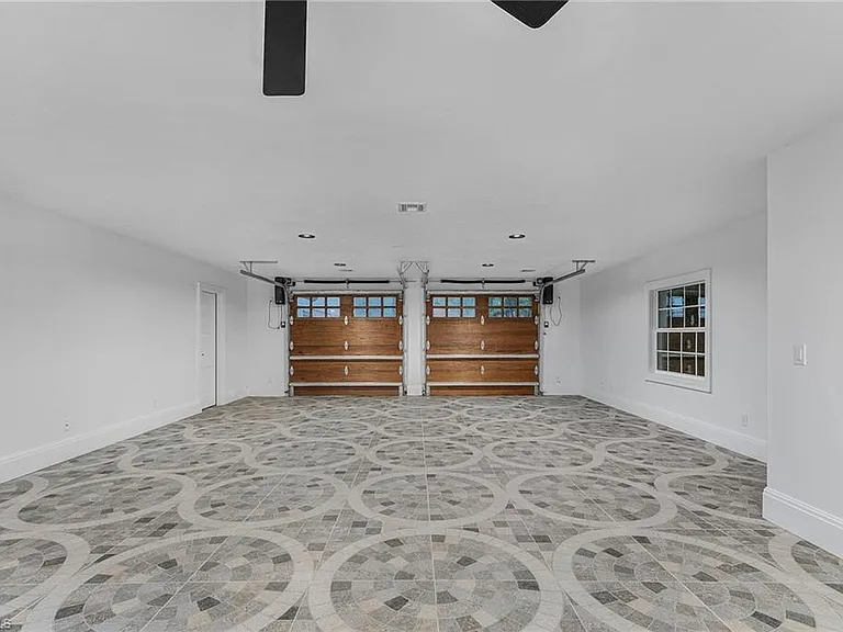 6155 Standing Oaks Ln — Photo 22