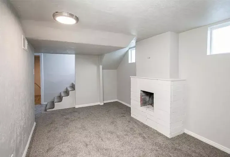 396 N Center St — Photo 8