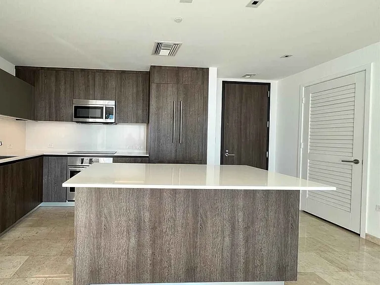 68 SE 6th St #8 — Photo 7