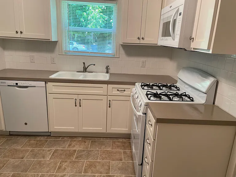 3024 Colonial Ave — Photo 2