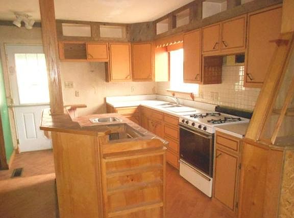 4th image of 3030 Eagledale Dr