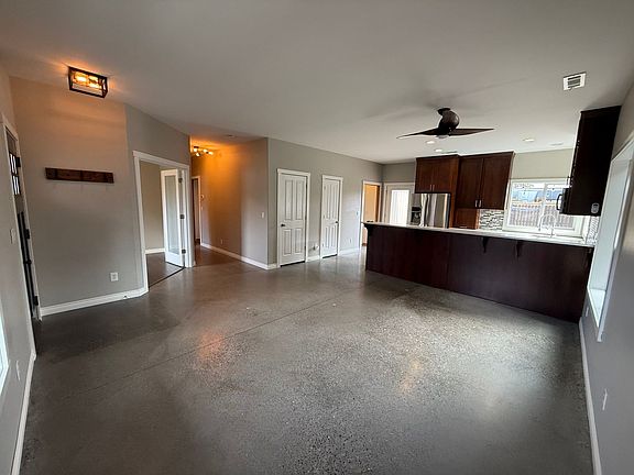 4th image of 61158 Brookhollow Dr