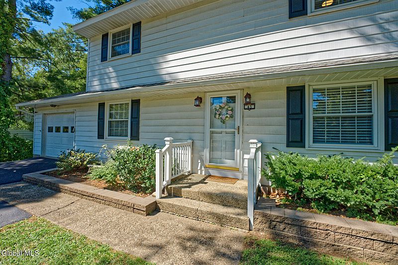 3rd image of 43 Weston Drive