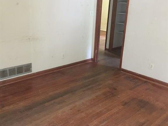 5th image of 541 Oriole Dr SE