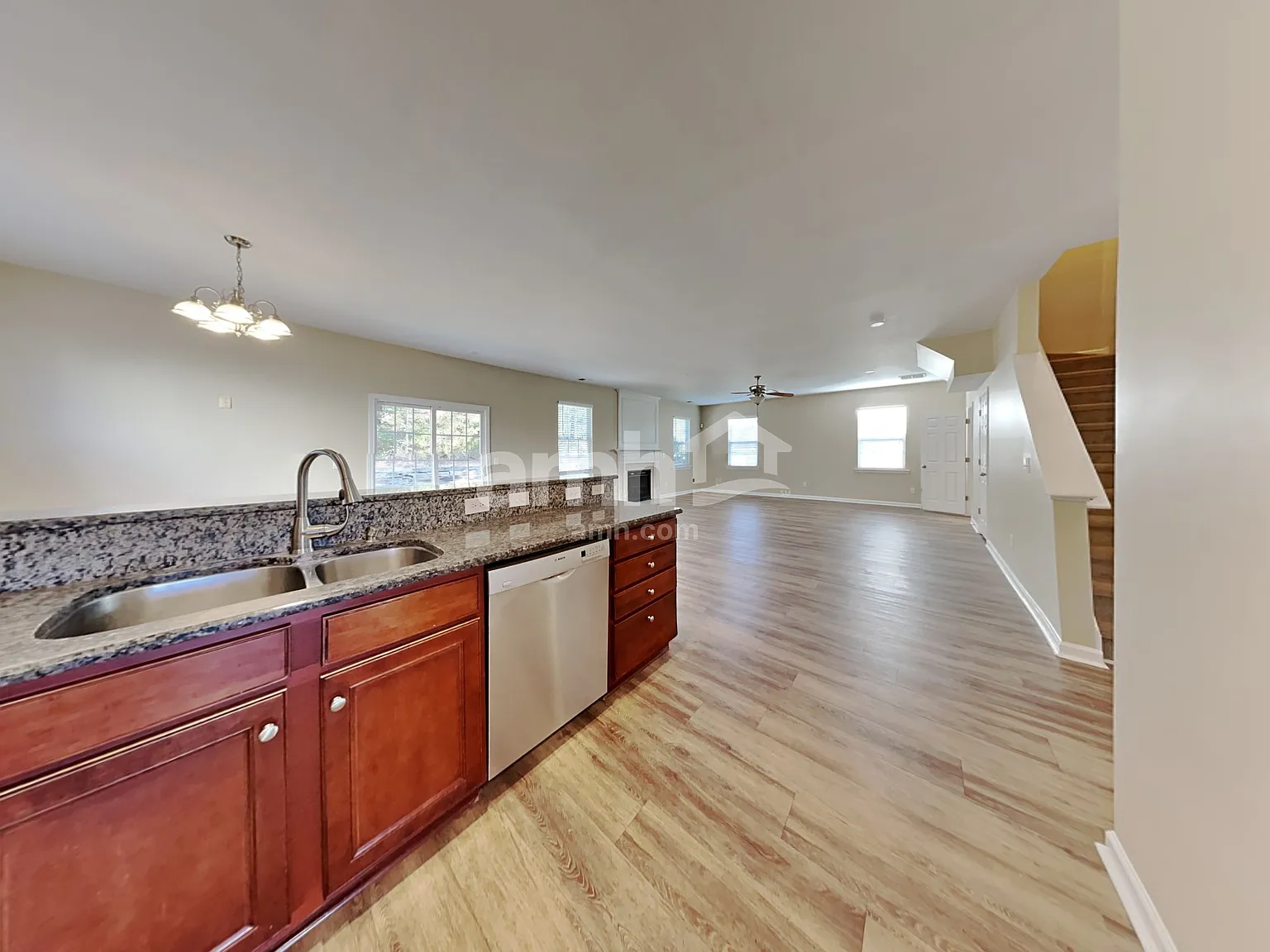 5 bed, 2.5 bath, 2820 sqft, $2,810 — Photo 4