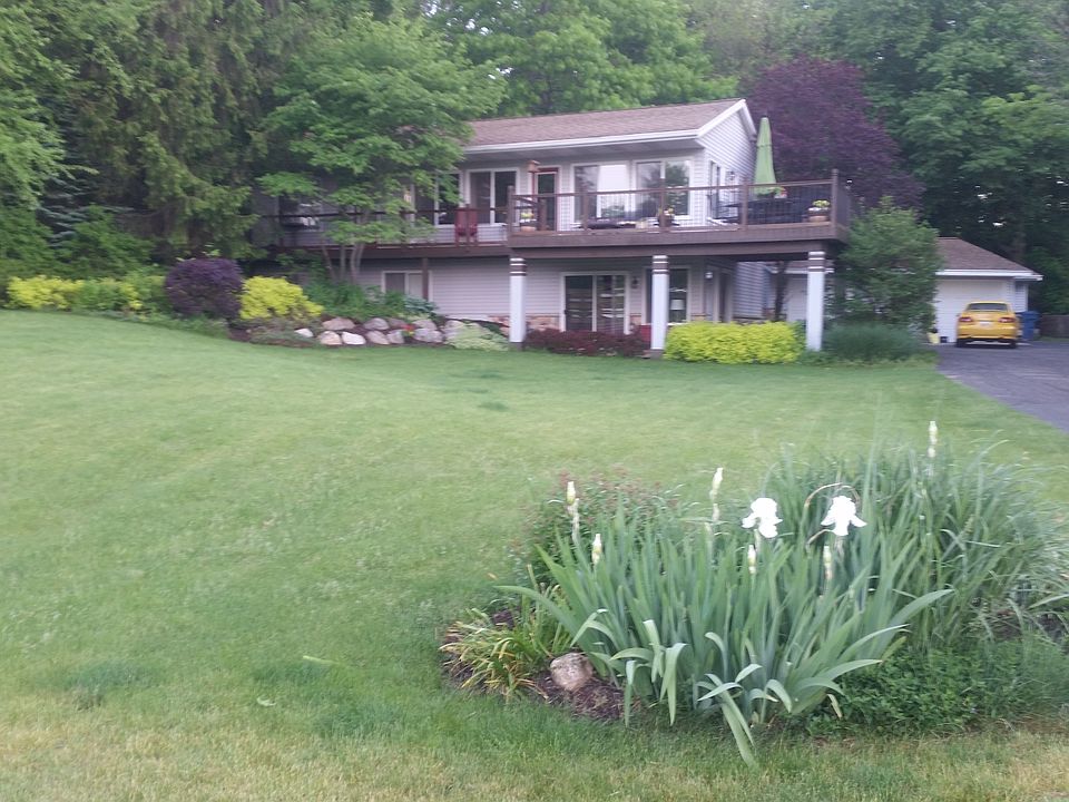 1st image of 475 Bayview Ct