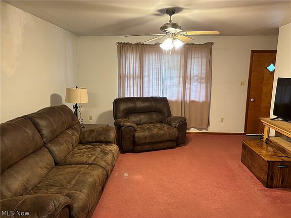 4th image of 136 Beverly Ave