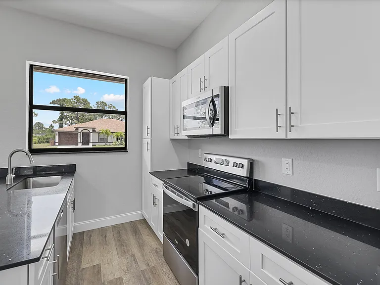 4723 29th St SW — Photo 7