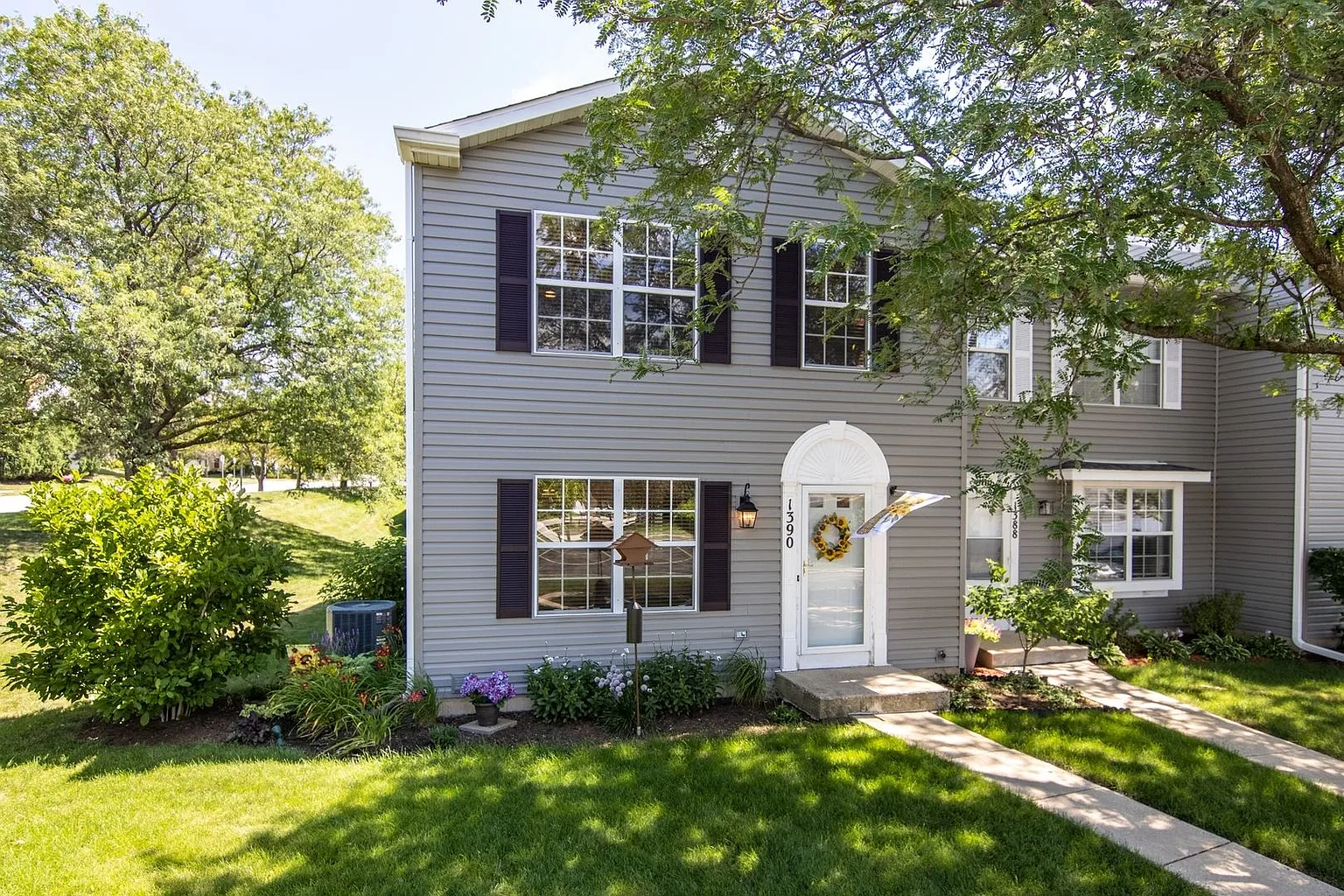 1390 Arlington Ct photo 1