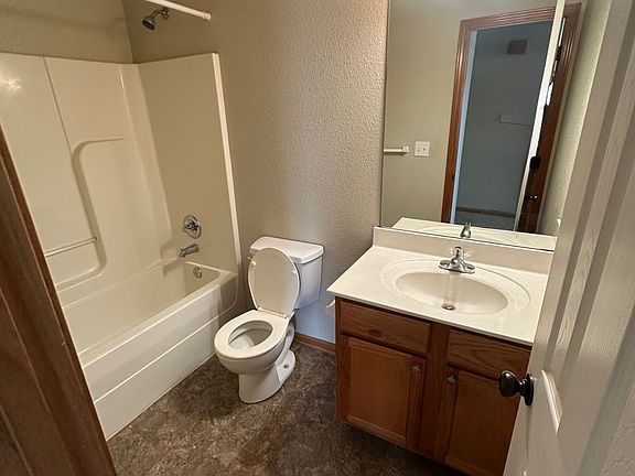 4th image of 109 SE Rock Garden Ln