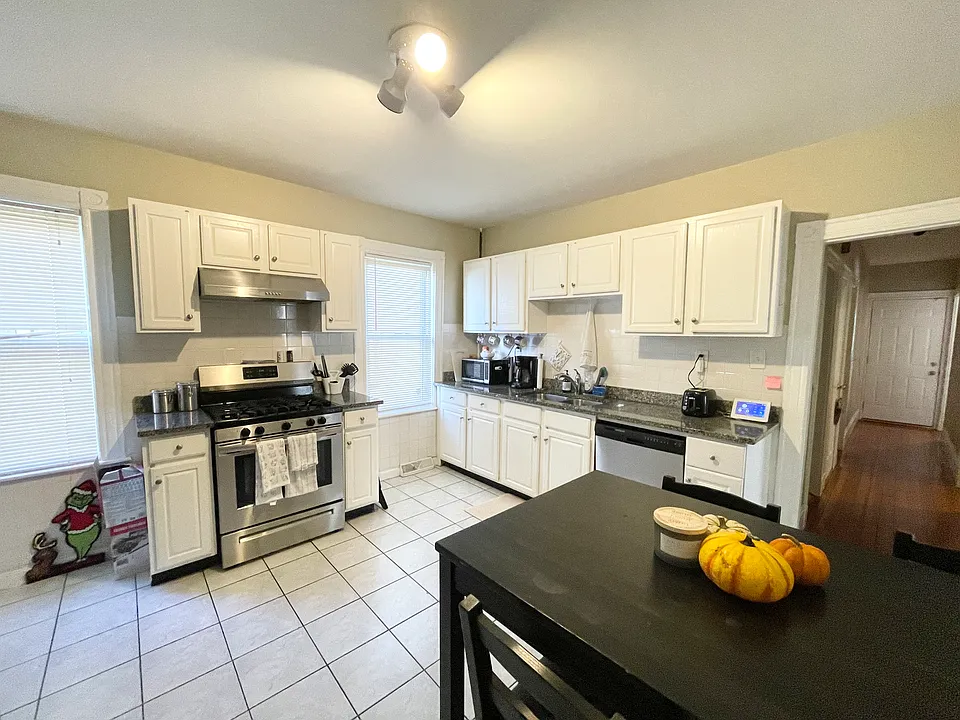 6 Taft St #1