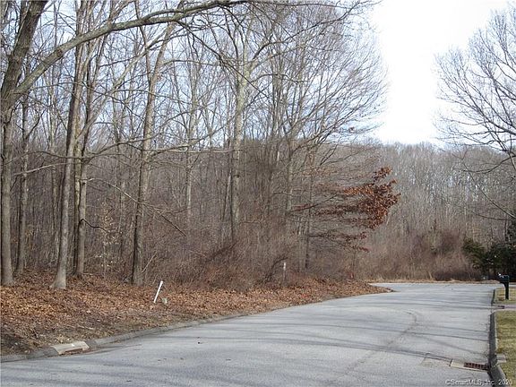 2nd image of 22 Fox Hollow Dr
