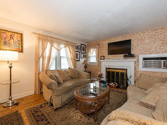 3rd image of 725 Goodrich St