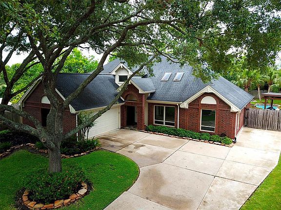 2nd image of 3523 Woodbine Pl