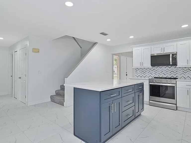 17337 Phlox Dr — Photo 17