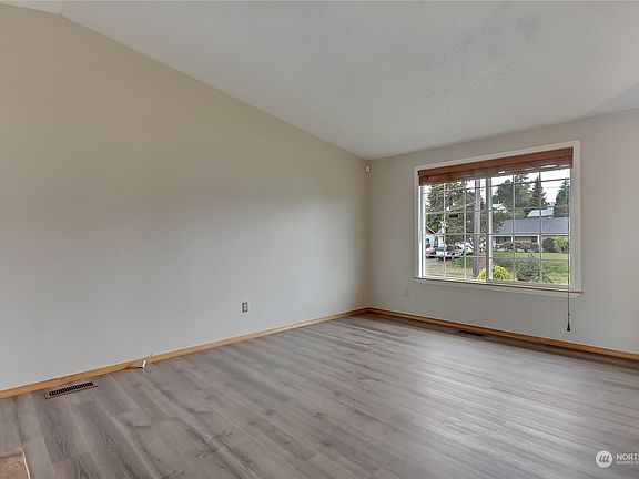 4th image of 3713 N Vassault Street