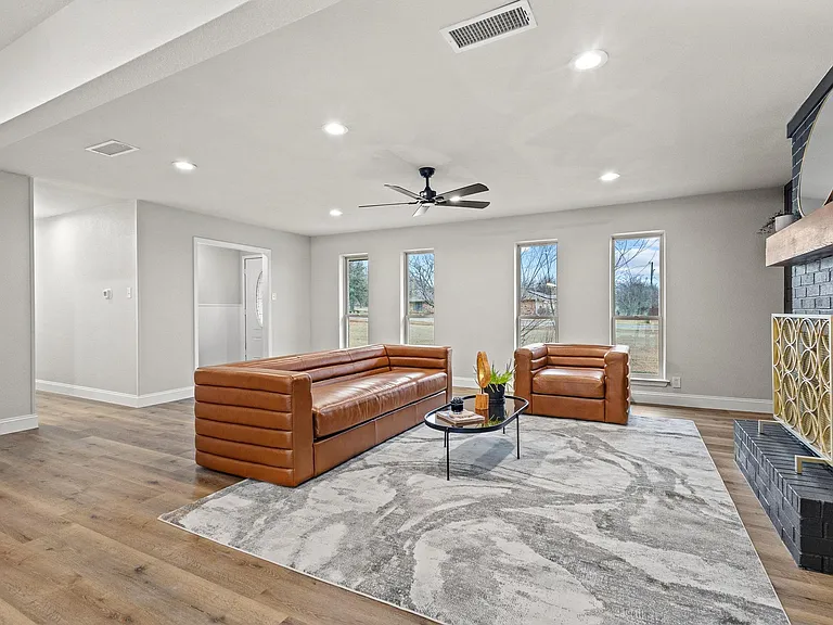 3327 Carriage Cir — Photo 11
