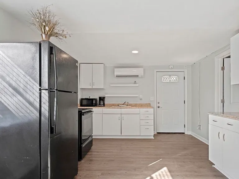1305B Stratford Ave #B — Photo 10