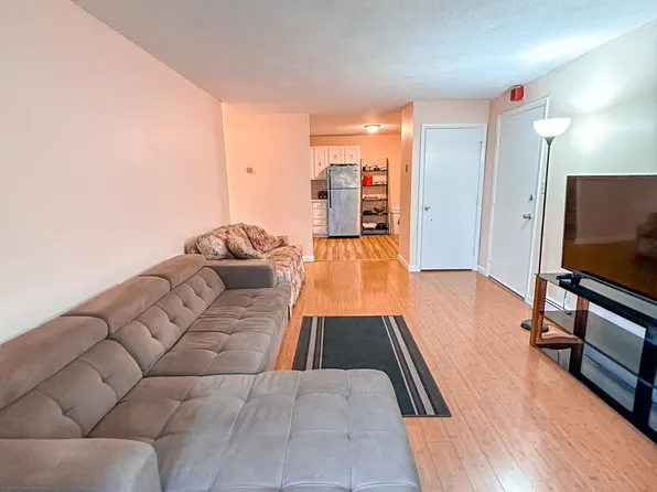 35 Andrew St APT 10, Manchester, NH 03104