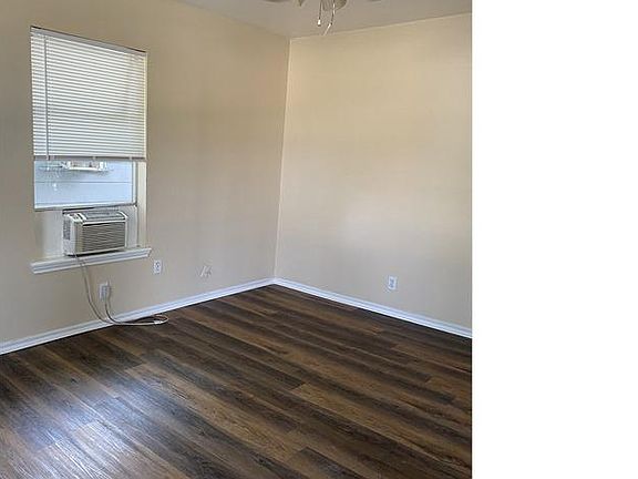 4th image of 3106 Elgin St