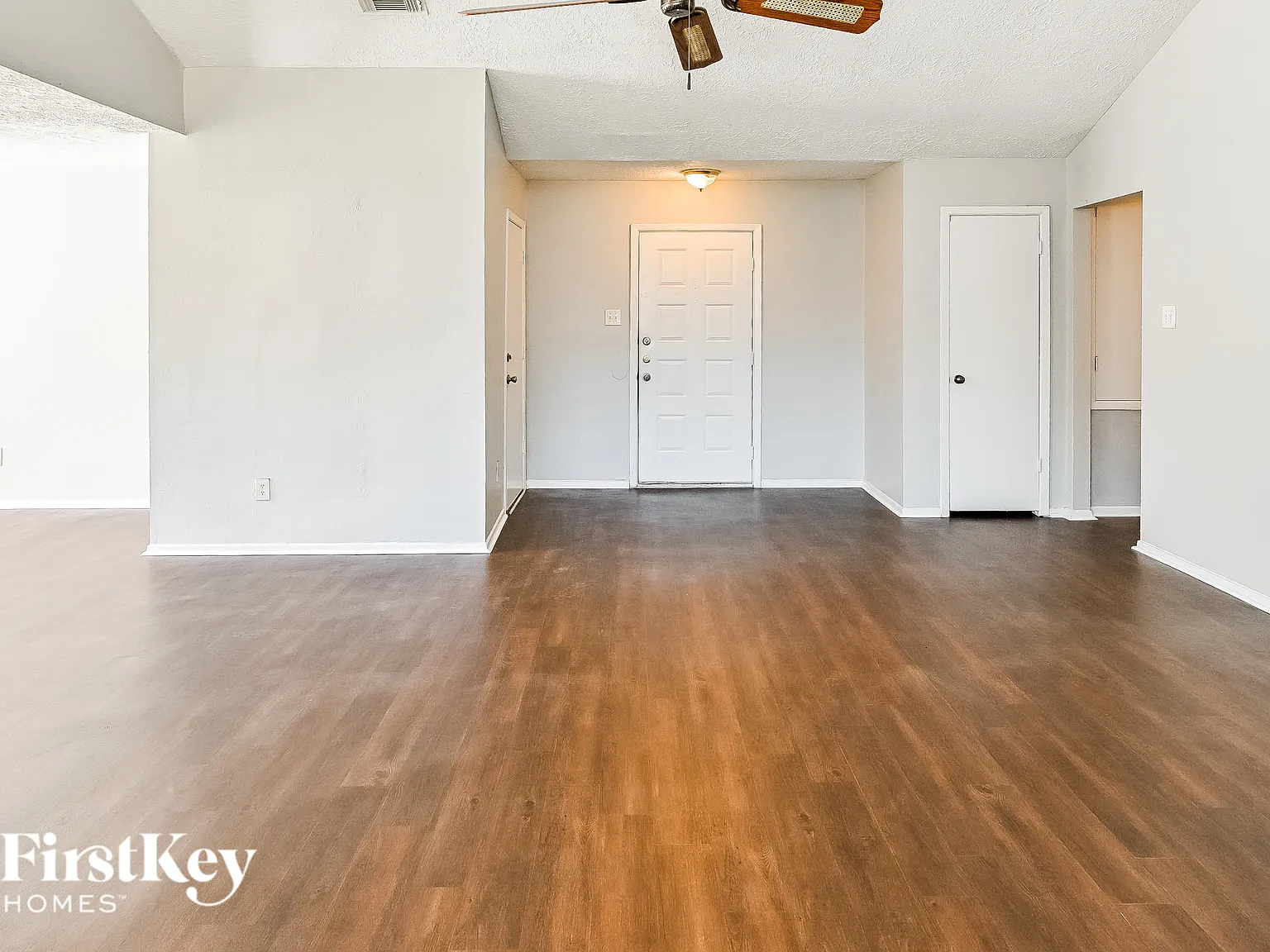 3 bed, 2.0 bath, 1636 sqft, $2,140 — Photo 4