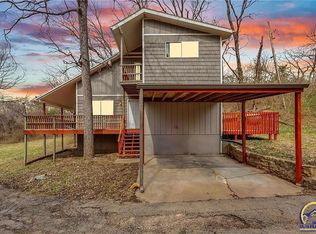 8659 Hilltop Rd, Ozawkie, KS 66070