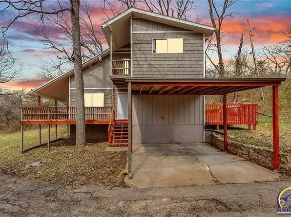 8659 Hilltop Rd, Ozawkie, KS 66070