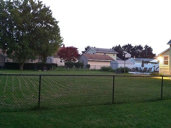 3rd image of 183 East Ave