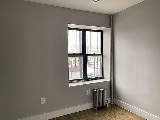 2nd image of 423 E 114th St #B