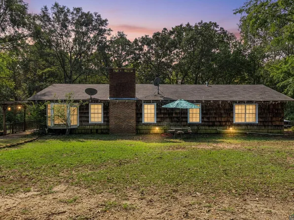 186 Pine St, Ore City, TX 75683