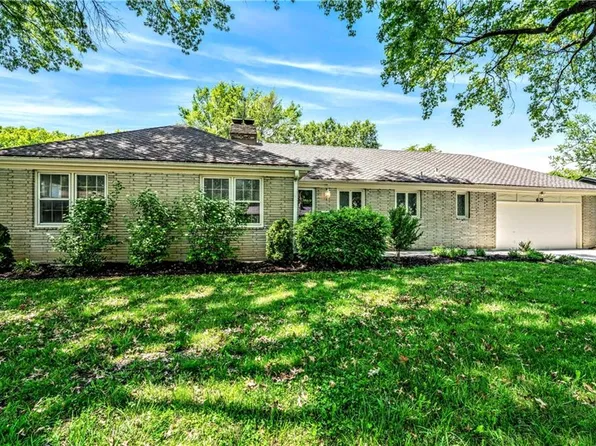 625 S Honeysuckle Dr, Olathe, KS 66061