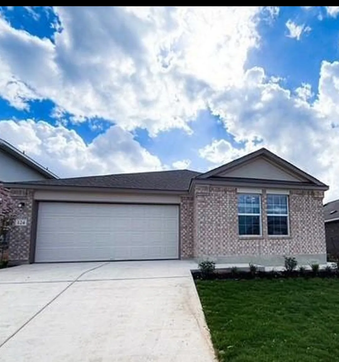 4 bed, 2071 sqft, $2,200 — Photo 1
