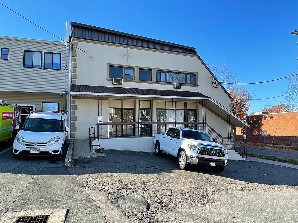 2nd image of 174 Center St #3