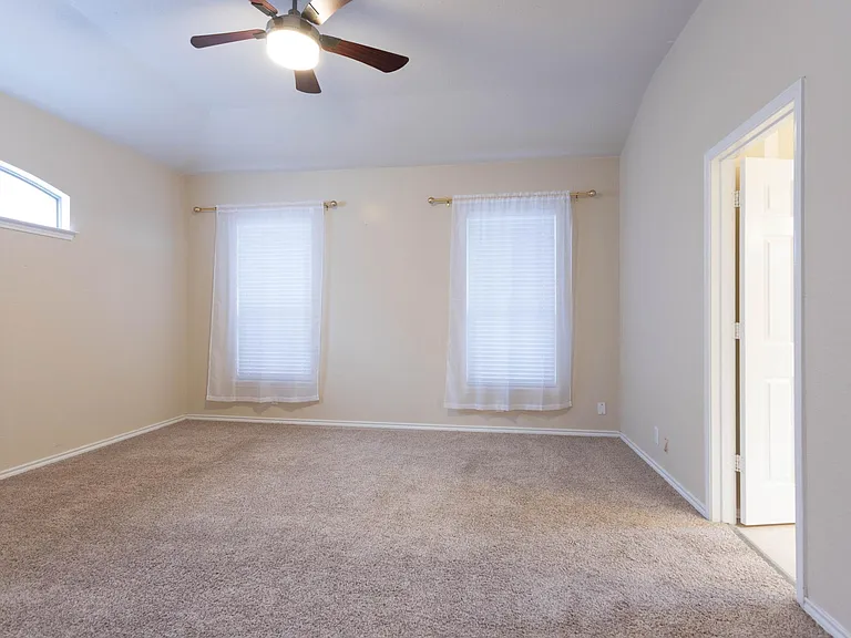 1227 Cresswell Cv — Photo 8
