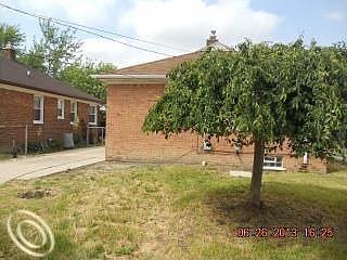 5th image of 957 Mayflower Ave