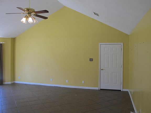 3rd image of 1116 Eaton Dr