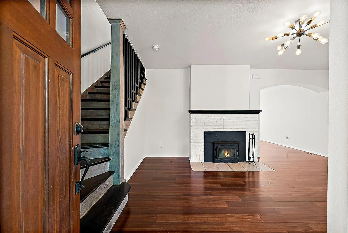 4 bed, 2217 sqft, $3,000 — Photo 3
