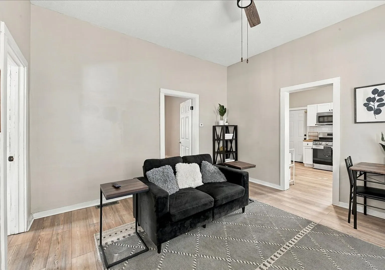 929 N Tremont St - $1260/mo. — Photo 4