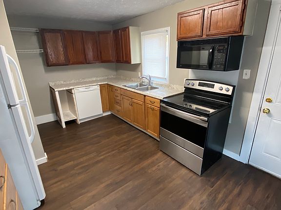 2nd image of 633 Davies Ave